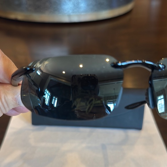 Maui Jim Kanaha 409-02 Black Sunglasses - Picture 4 of 13